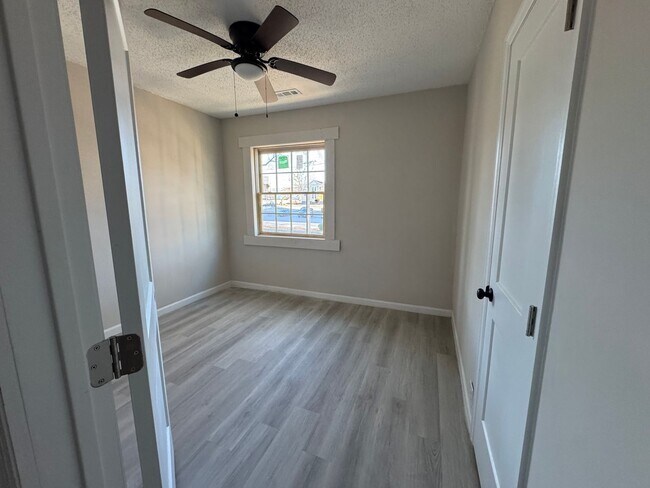 Foto del edificio - 3 Bedroom. Fully remodeled,  Close to I-77 and downtown Statesville.