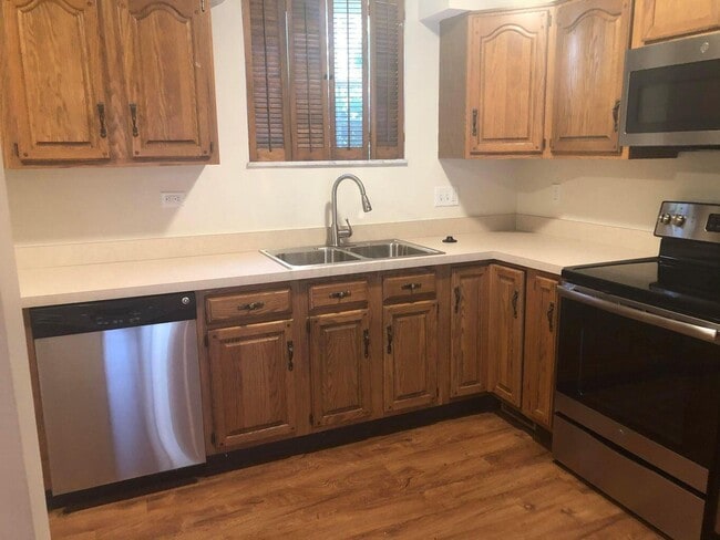 Foto del edificio - 1391 Bluff Ave