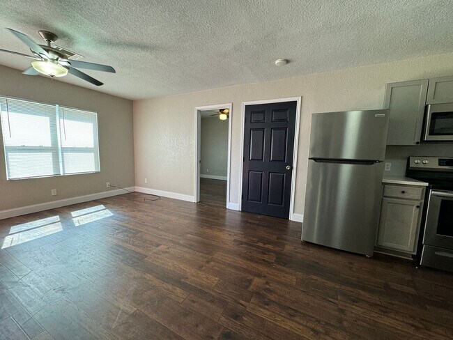 Foto del edificio - 1715 NW Lindy- AVAILABLE NOW!