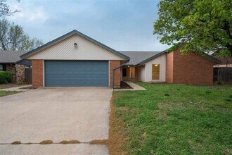 Building Photo - 3010 NE Lancaster Ln