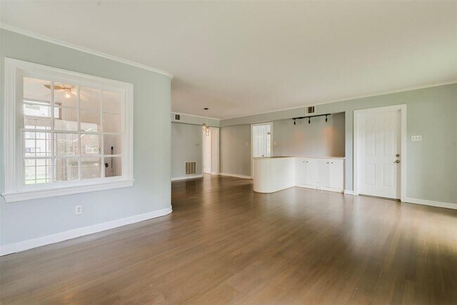 Building Photo - 2316 Wentworth St