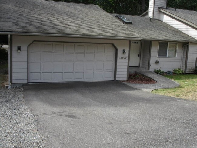 Foto del edificio - 2 bedroom 2 bath single story Duplex