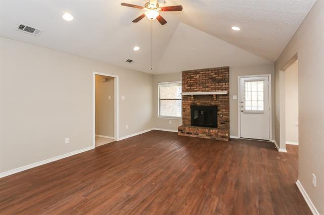 Building Photo - 521 Anglebluff Dr