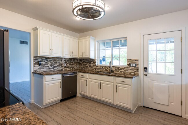 Building Photo - 8322 E Wilshire Dr