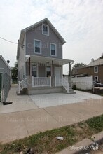 Building Photo - 1123 Cambridge St