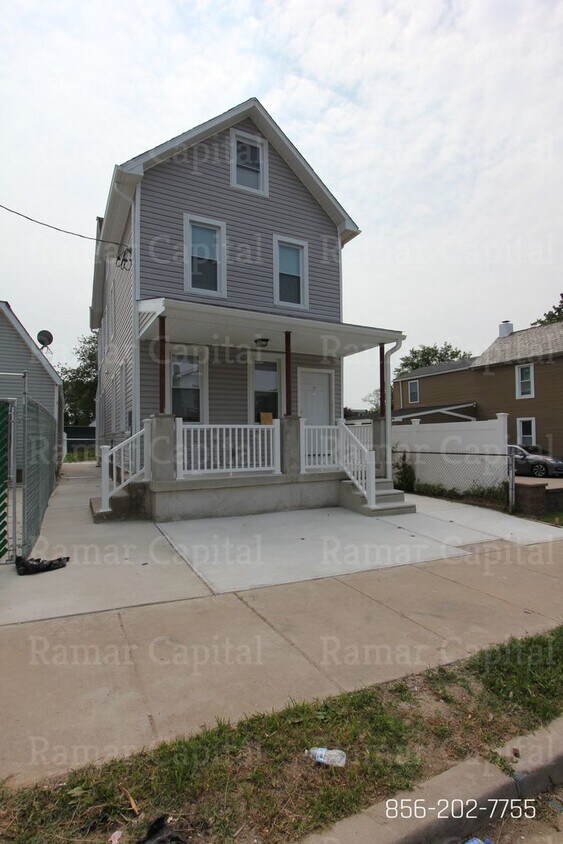 Primary Photo - Your Dream Home Awaits: Transform this Spa...