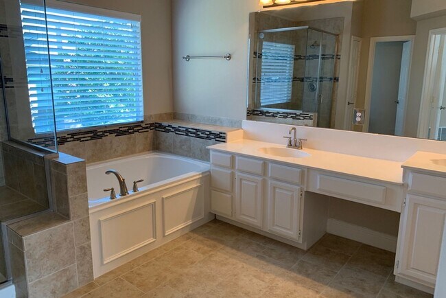 Building Photo - 3010 Quail Hollow