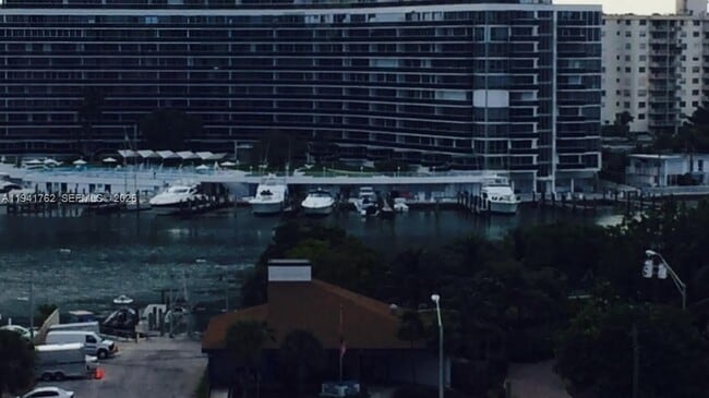 Foto del edificio - 6855 Abbott Ave