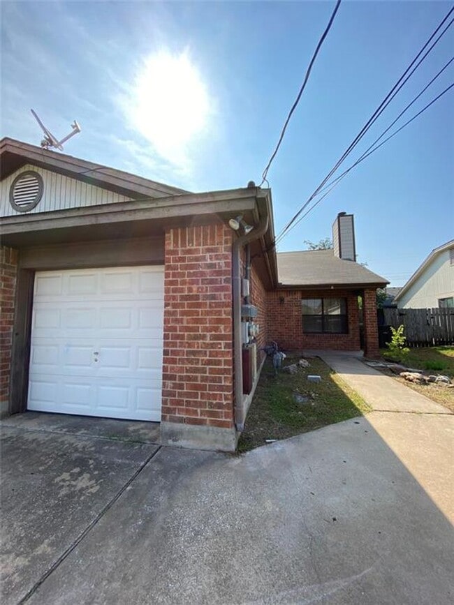 Building Photo - 214 Tamara Dr