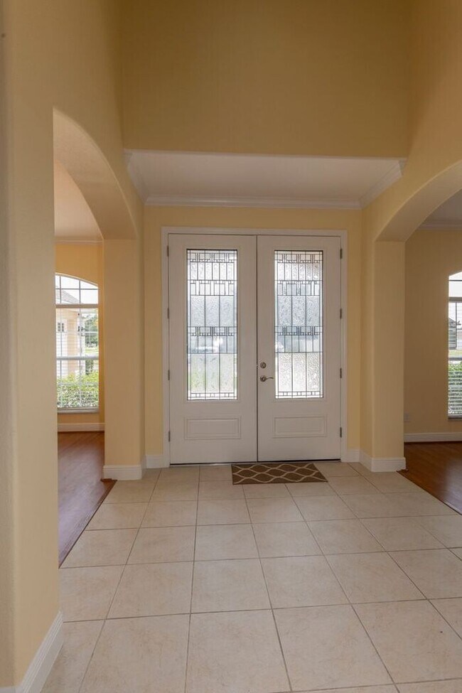Building Photo - BEAUTIFUL 5 Bedroom/4 Bath Home Located in...