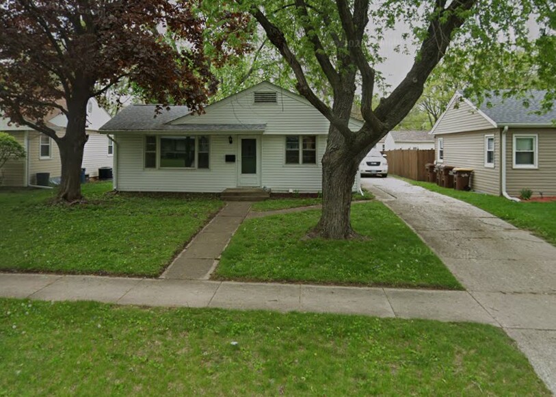 Building Photo - 2107 Paradise Blvd