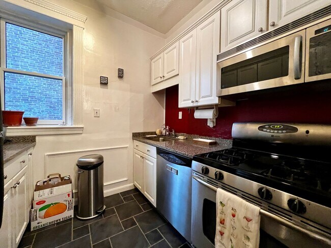 Foto del edificio - Beautiful & spacious 1 bedroom in Brookline!