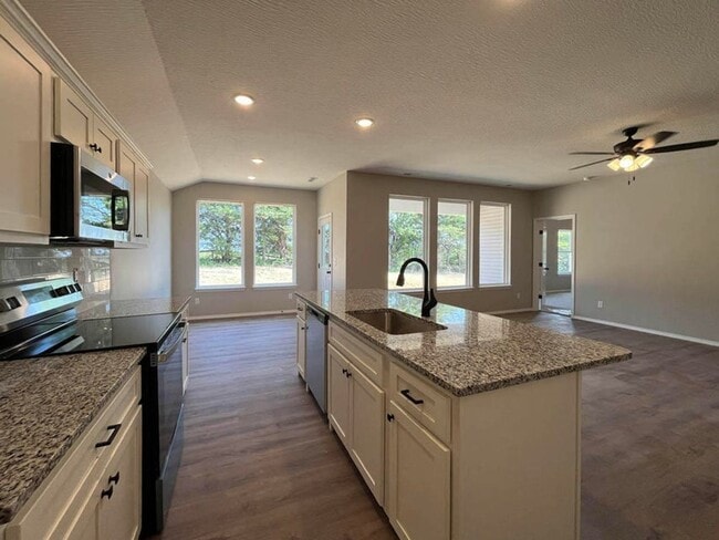 Building Photo - Brand New Home!!