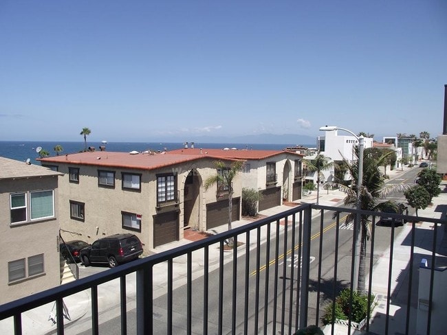 Building Photo - 2804 Manhattan Ave