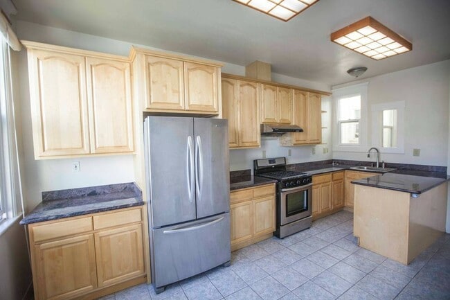 Building Photo - 422