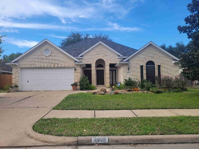 Building Photo - 3806 Lake View Dr