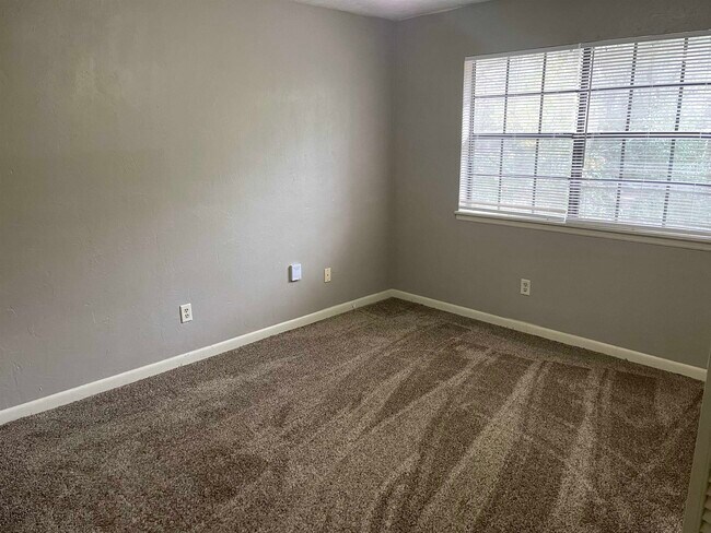 Building Photo - 2519 Old Bainbridge Rd