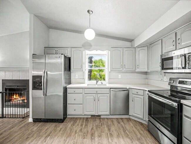 Foto del edificio - Spacious 4-Bedroom Lacey Home with A/C, Basement Bonus Space & Wetlands Privacy