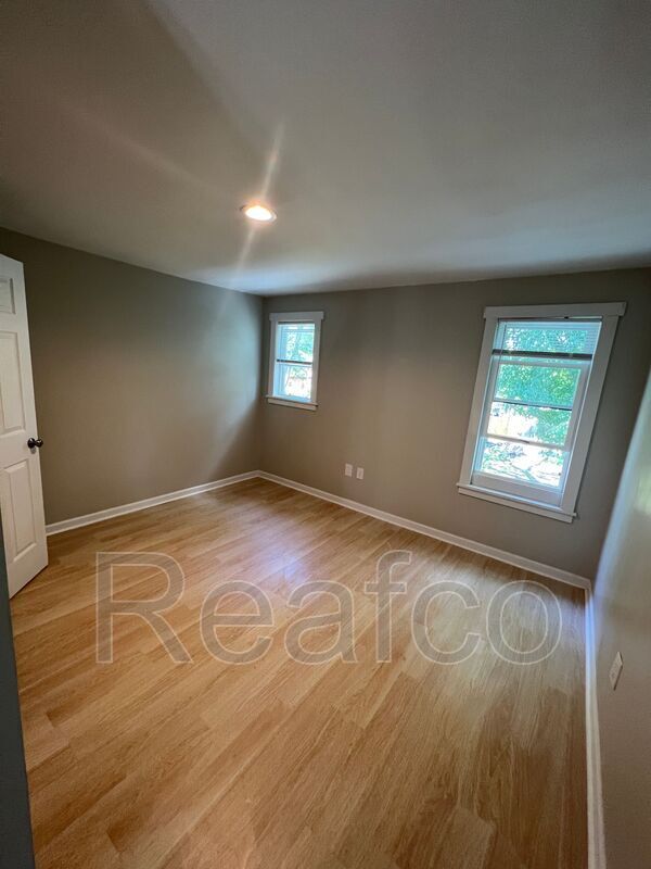 Foto del edificio - 76 Hayden Ave