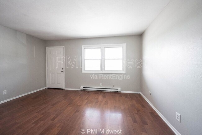 Foto del edificio - 4881 300W