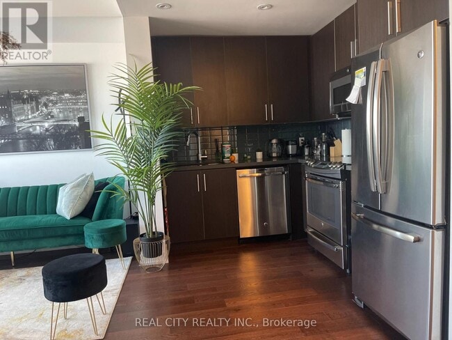 Building Photo - 2212 Lake Shore Blvd W