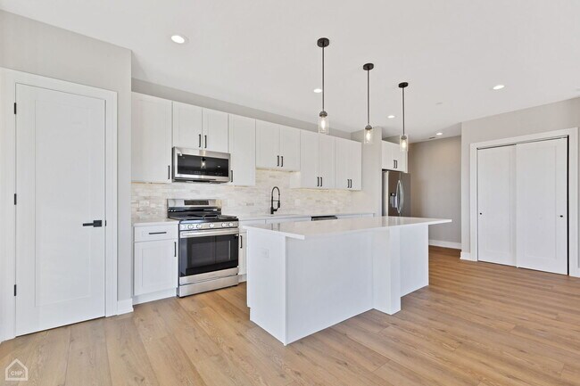 Foto del edificio - 8631 Grand Ave