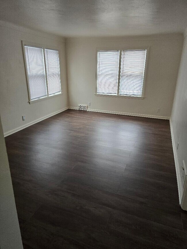 Living room - 834 Lane Blvd