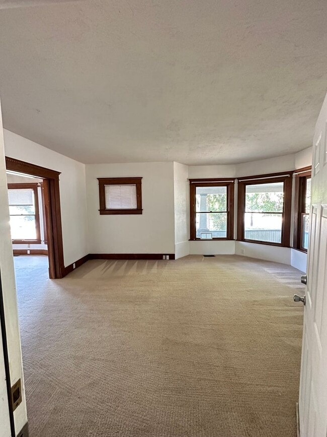 Building Photo - NW 5th