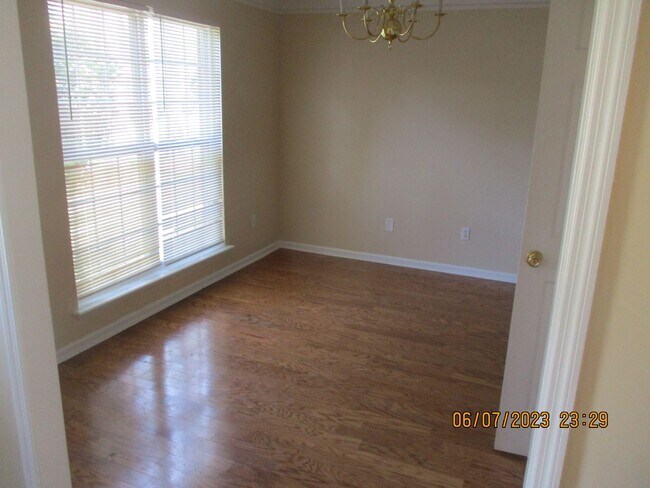 Foto del edificio - 2728 Quail Run Dr