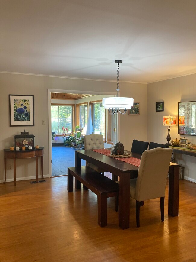 Building Photo - 1512 Arrow Wood Rd