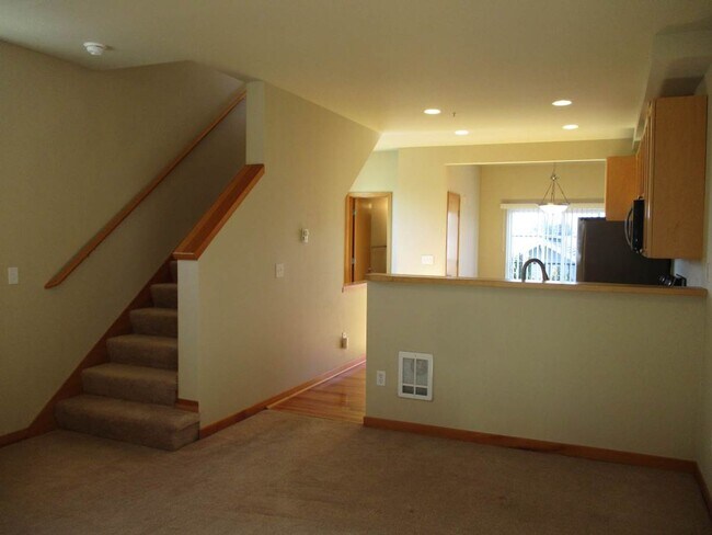 Foto del edificio - 2 Bedrooms 2.5 bath Townhome in Tacoma