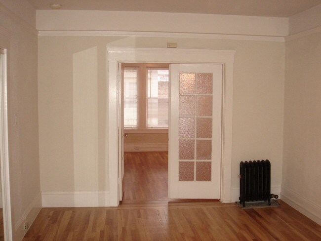 Building Photo - 555 O'Farrell St