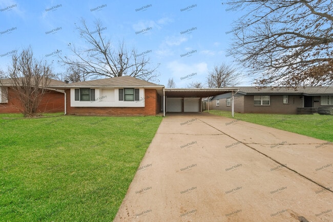 Photo - 4812 Woodview Dr House