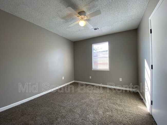 Foto del edificio - 2120 Bennett Ave