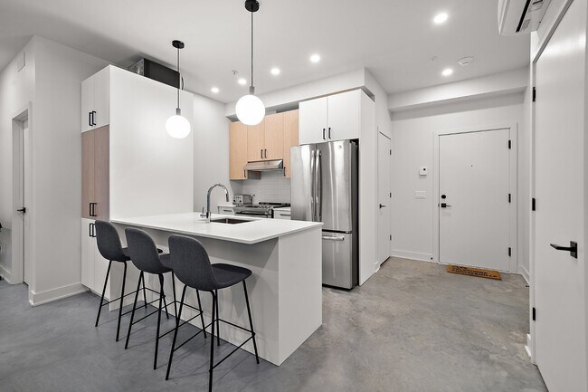 Photo du bâtiment - 7172 Rue Alexandra