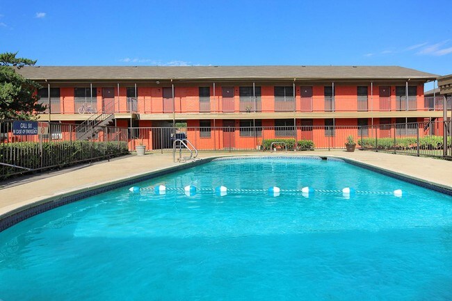 Enjoy Sunshine By The Pool - Metro @ 1515