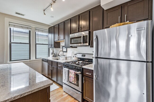 Foto del edificio - 2229 W Wilson Ave