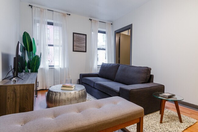 Building Photo - 404 W 40th St