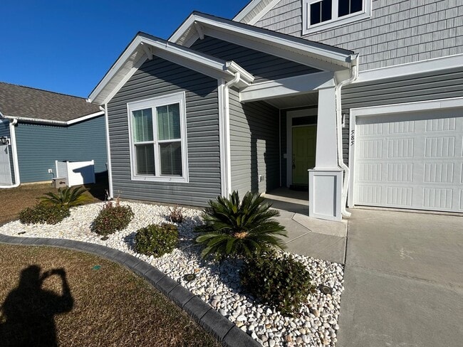 Building Photo - 585 Oyster Dr