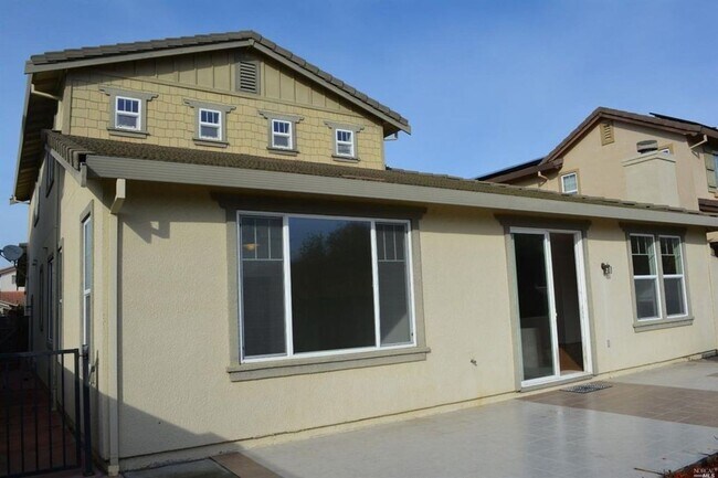 Foto del edificio - Spacious 4/3 located by American Canyon High available for rent!