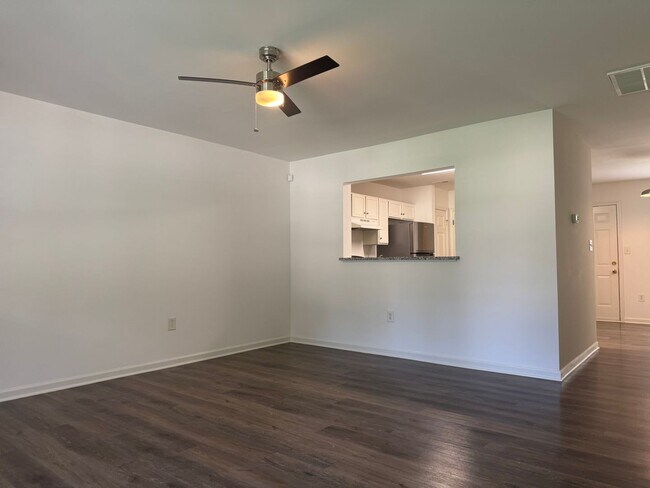 Building Photo - Three Bedroom Townhouse in Sherrills Ford with Bonus Room