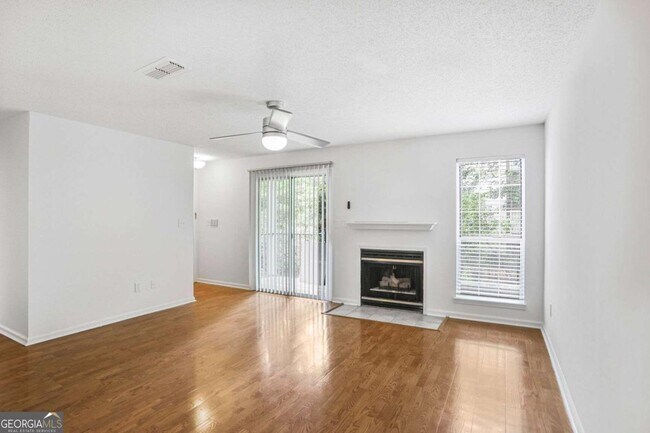 Foto del edificio - 432 Granville Ct