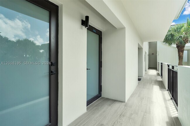 Foto del edificio - 6901 Edgewater Dr