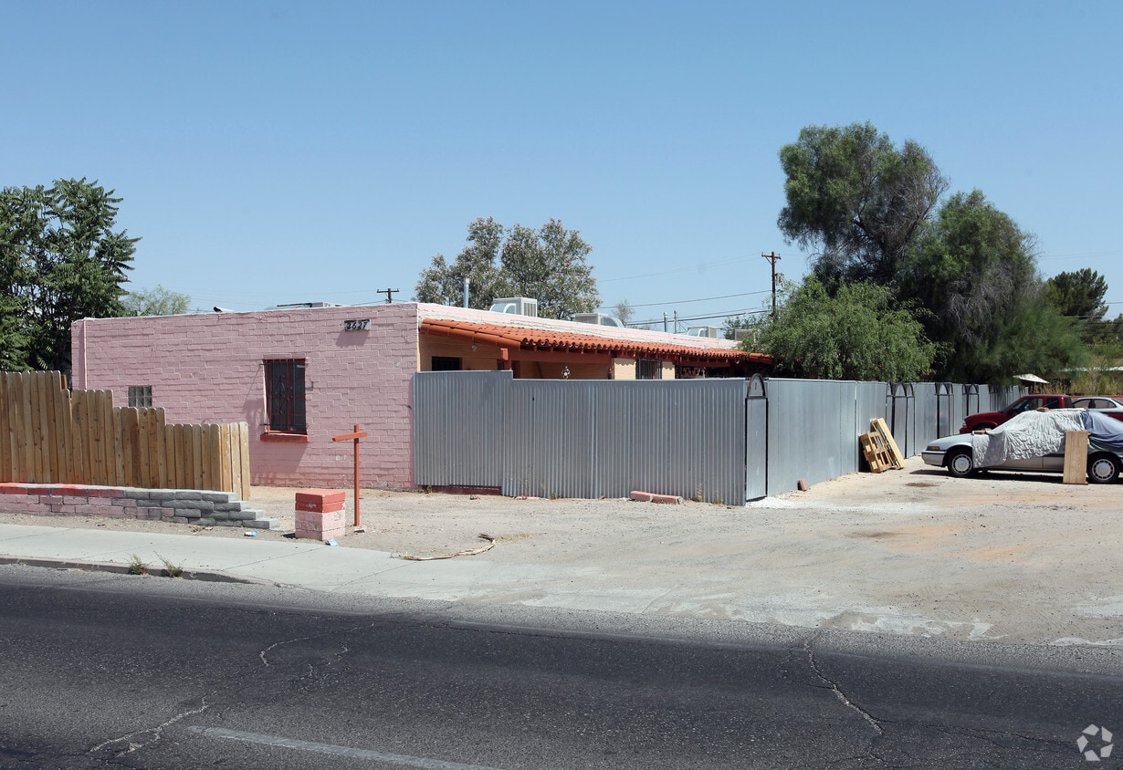 Primary Photo - 2627 E Grant Rd