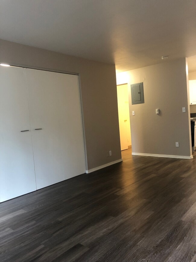 Building Photo - 3601 NE 73rd Pl