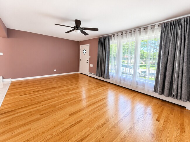 Foto del edificio - 3713 W 83rd St