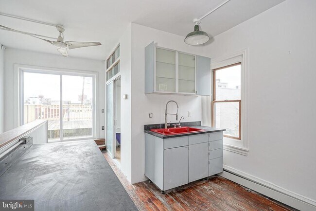 Building Photo - 1523 N 27th St