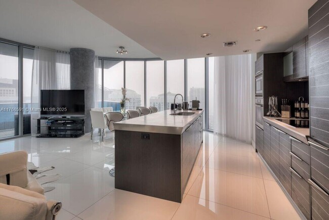 Building Photo - 200 Biscayne Boulevard Way