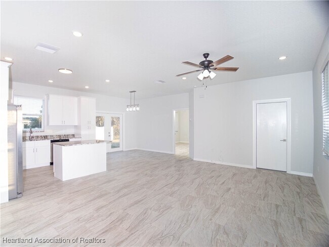 Building Photo - 1456 Kyra Ave