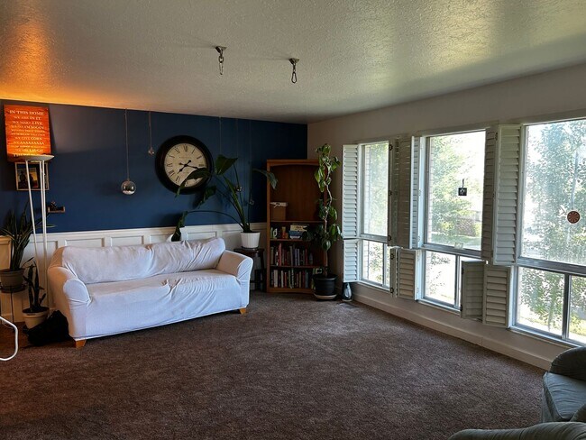 Building Photo - Beautiful Home For Rent In North Ogden!